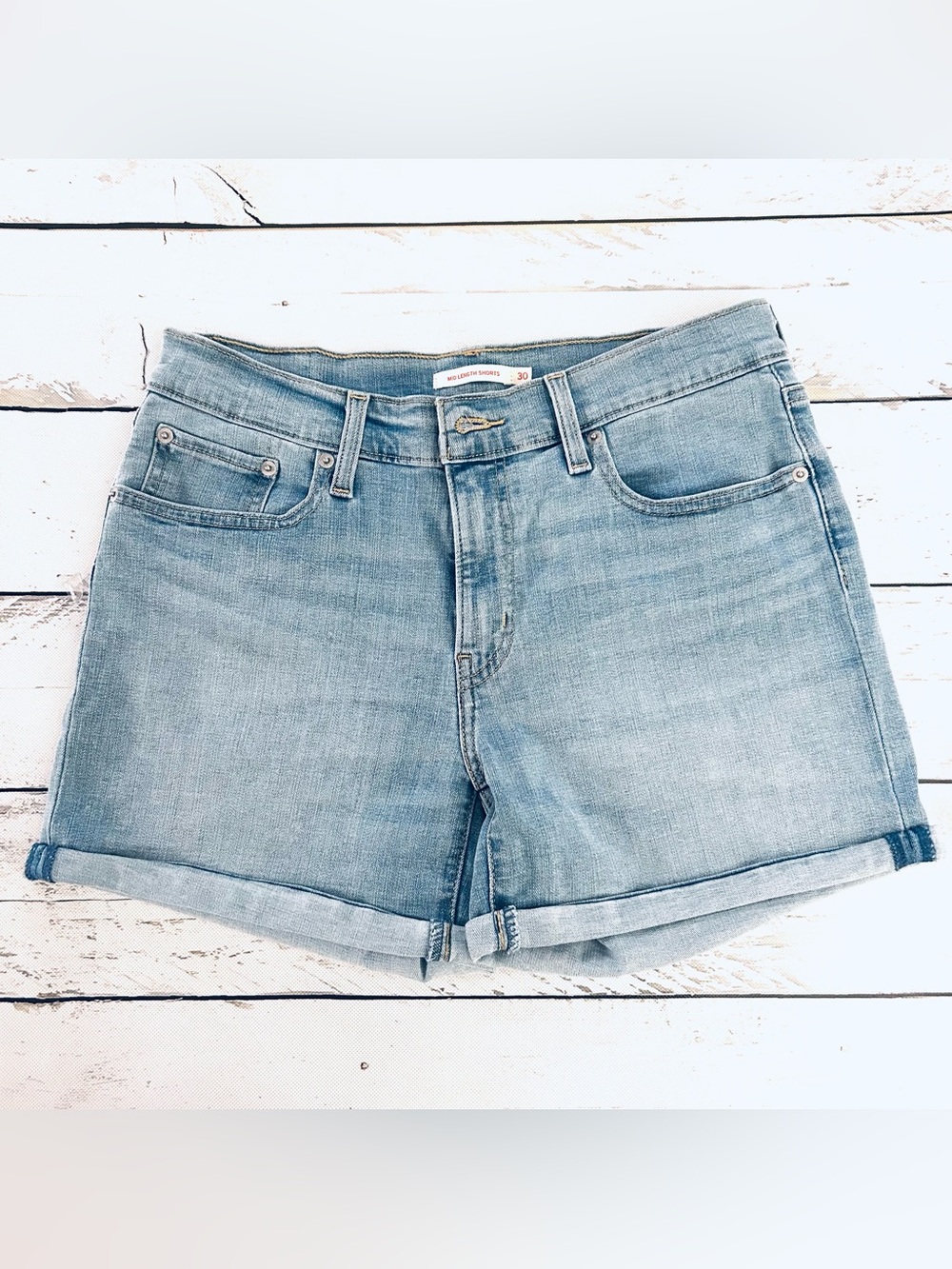 Levi’s Light Wash Denim Shorts Sz 30